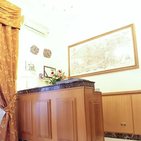 Euro Quiris فندق