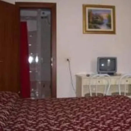 Euro Quiris Отель *